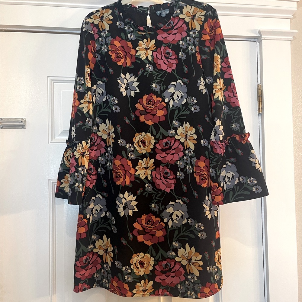 Floral bell sleeve dress
